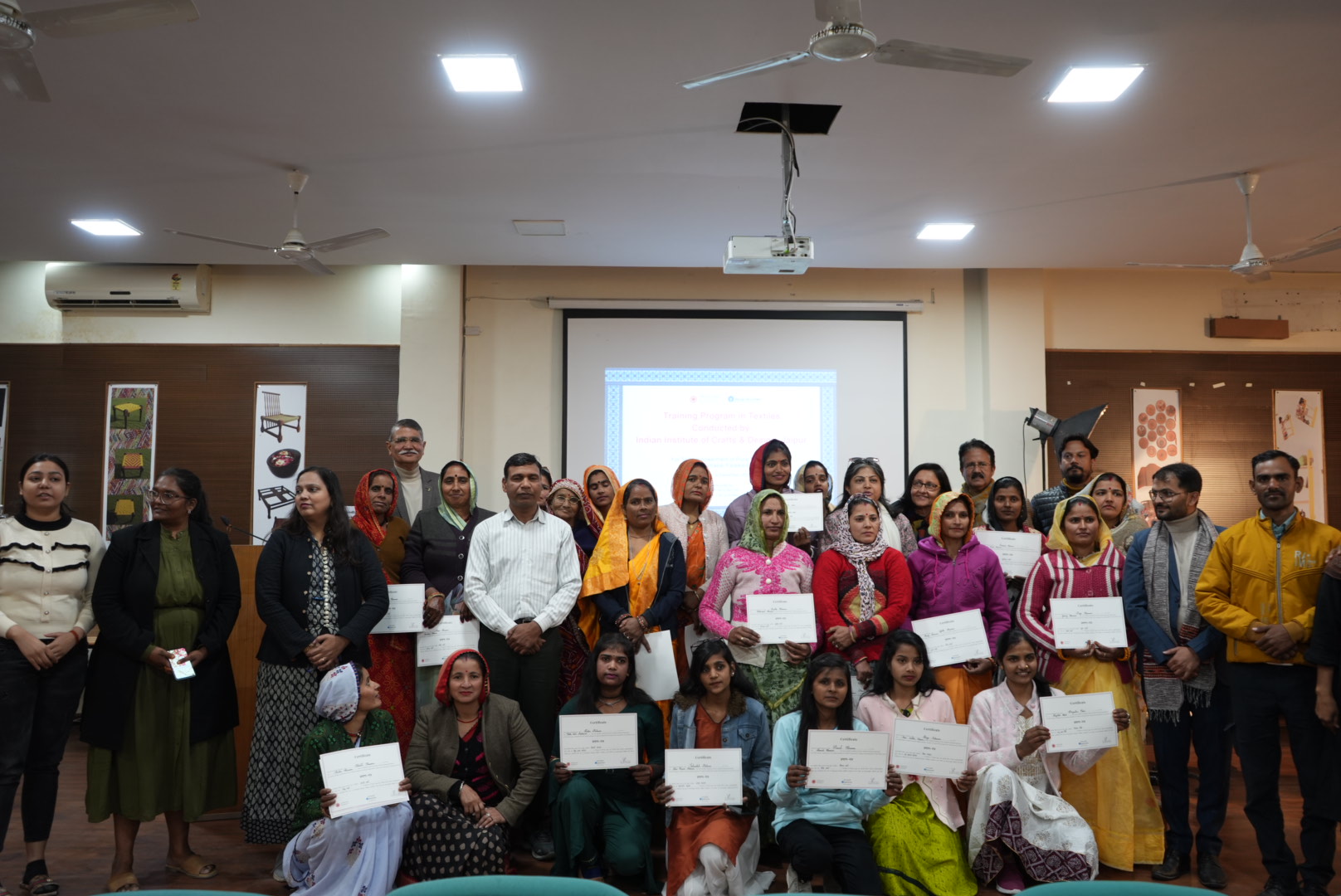 Women attending smartphone training session